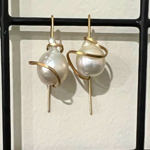 Modern pearl earrings